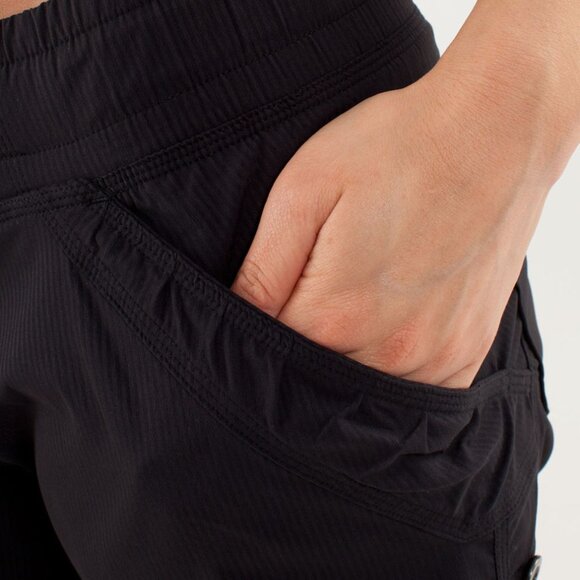 Lululemon Play in the Sun Short / swift studio shorts, adjustable length (black) - Picture 3 of 12